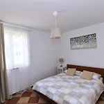 Luni * Baška