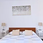 Luni באסקה