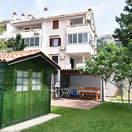 Luni Apartman *