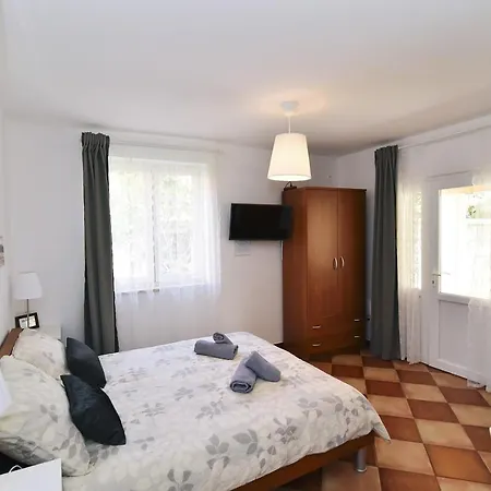Luni Apartment