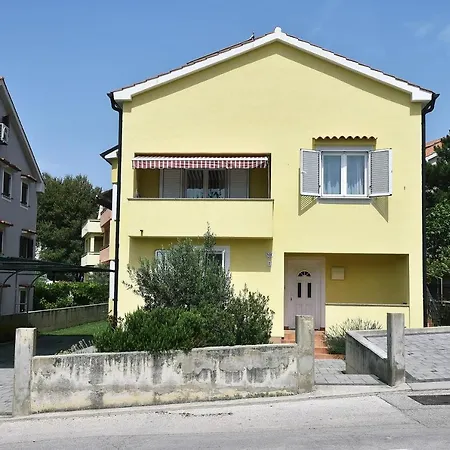 Luni Apartment Baška