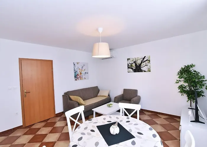 Luni Apartman
