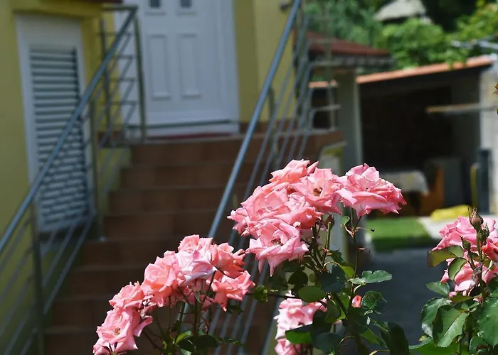 Luni Apartman *